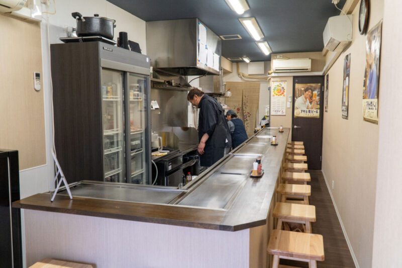 昭和が香る、カウンター劇場。